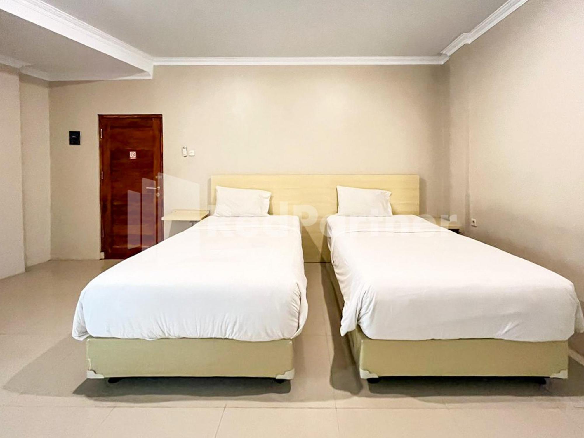 Hotel Andono Near Yia Mitra Reddoorz Temon Exterior foto