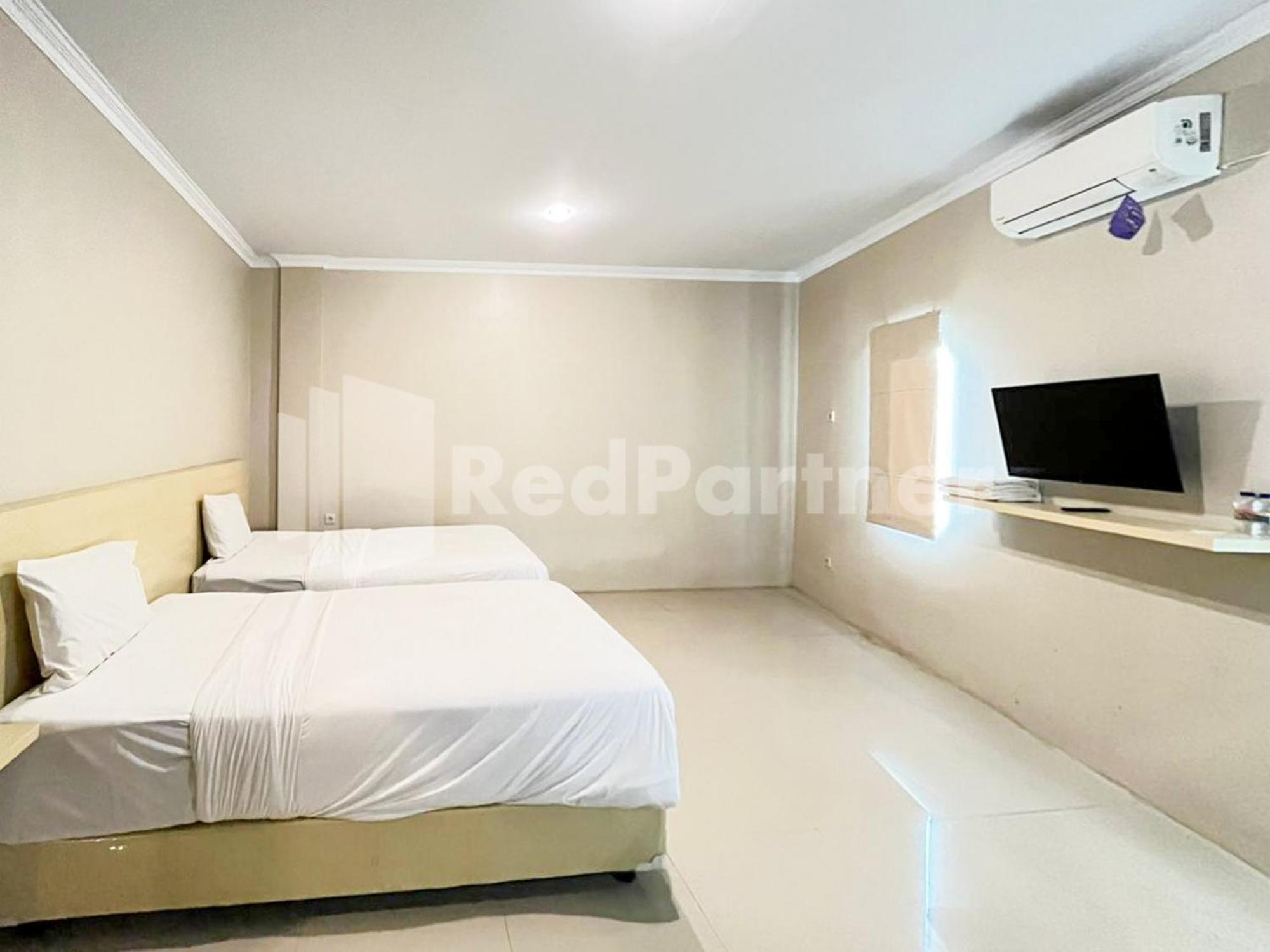 Hotel Andono Near Yia Mitra Reddoorz Temon Exterior foto
